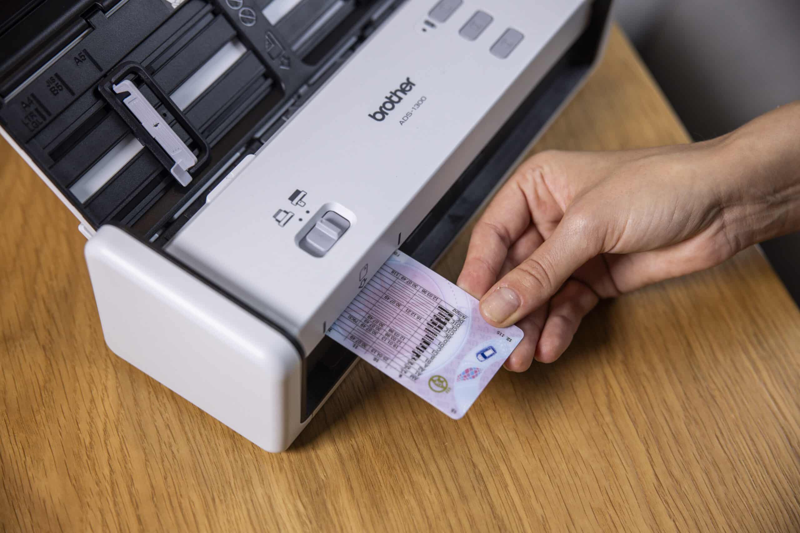 ID bewijs scannen op de ADS-1300