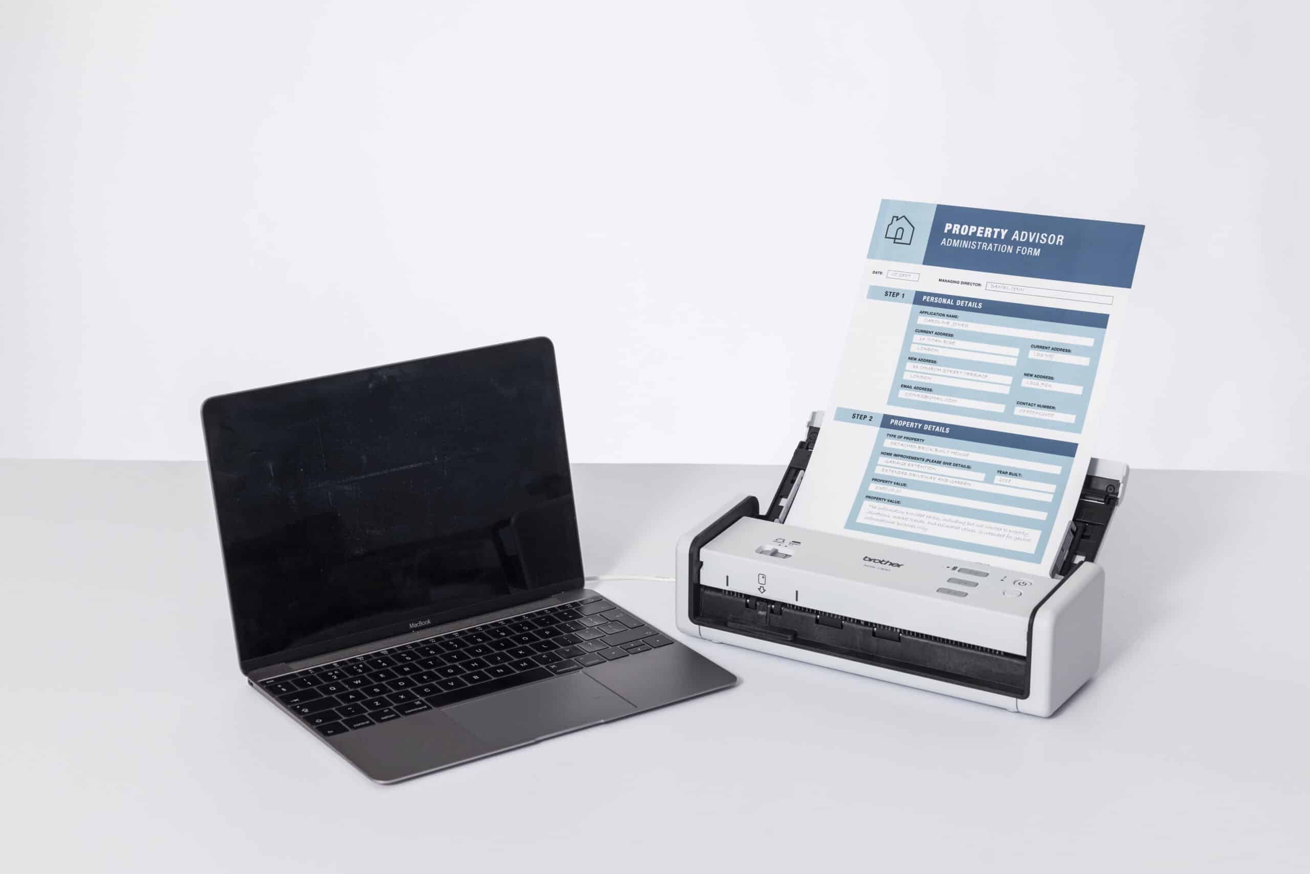 Brother ADS-1300 A4 documentscanner voor ondernemers op kantoor