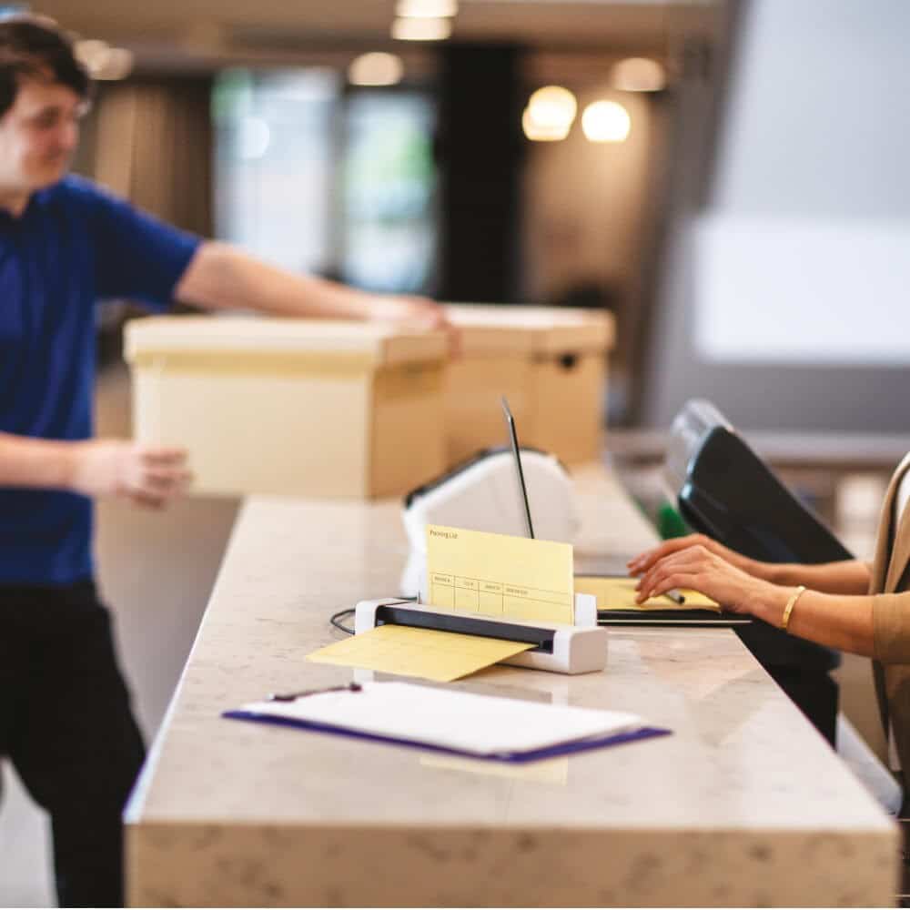 Brother DS-740D mobiele A4 documentscanner op bureau