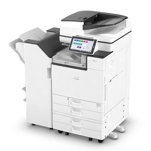 Ricoh IM C2000 multifunctionele printer in een kantooromgeving